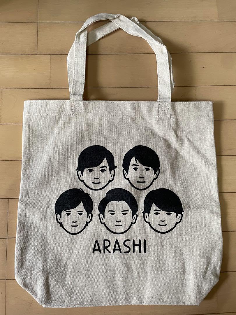 Amazon.co.jp: 嵐 嵐を旅する展覧会 トートバッグ : おもちゃ